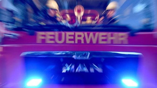 Feuerwehrauto erfasst Fußgänger – lebensgefährlich verletzt