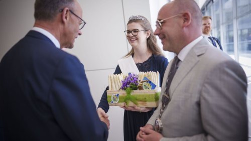 Neues am Mittag: Spargel aus Graben-Neudorf für Bundeskanzler Merz