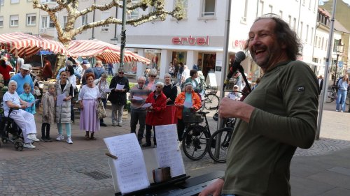 Spontanchor begeistert auf dem Rastatter Marktplatz