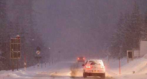 Starker Schneefall im Südwesten: Autobahn gesperrt, mehr als 200 Unfälle