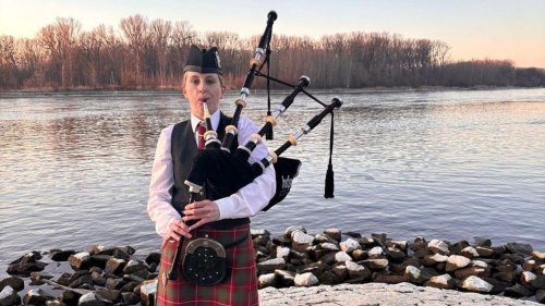 Dudelsackspielerin aus Eggenstein tritt mit Heidelberger Pipe-Band auf
