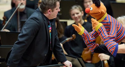 Ernie und Bert singen in der Elbphilharmonie