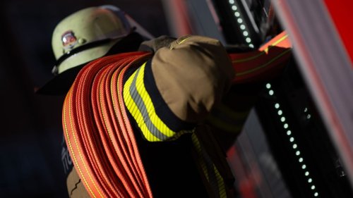 Einsatzfahrzeuge bei Rettungsdienst in Freiburg brennen