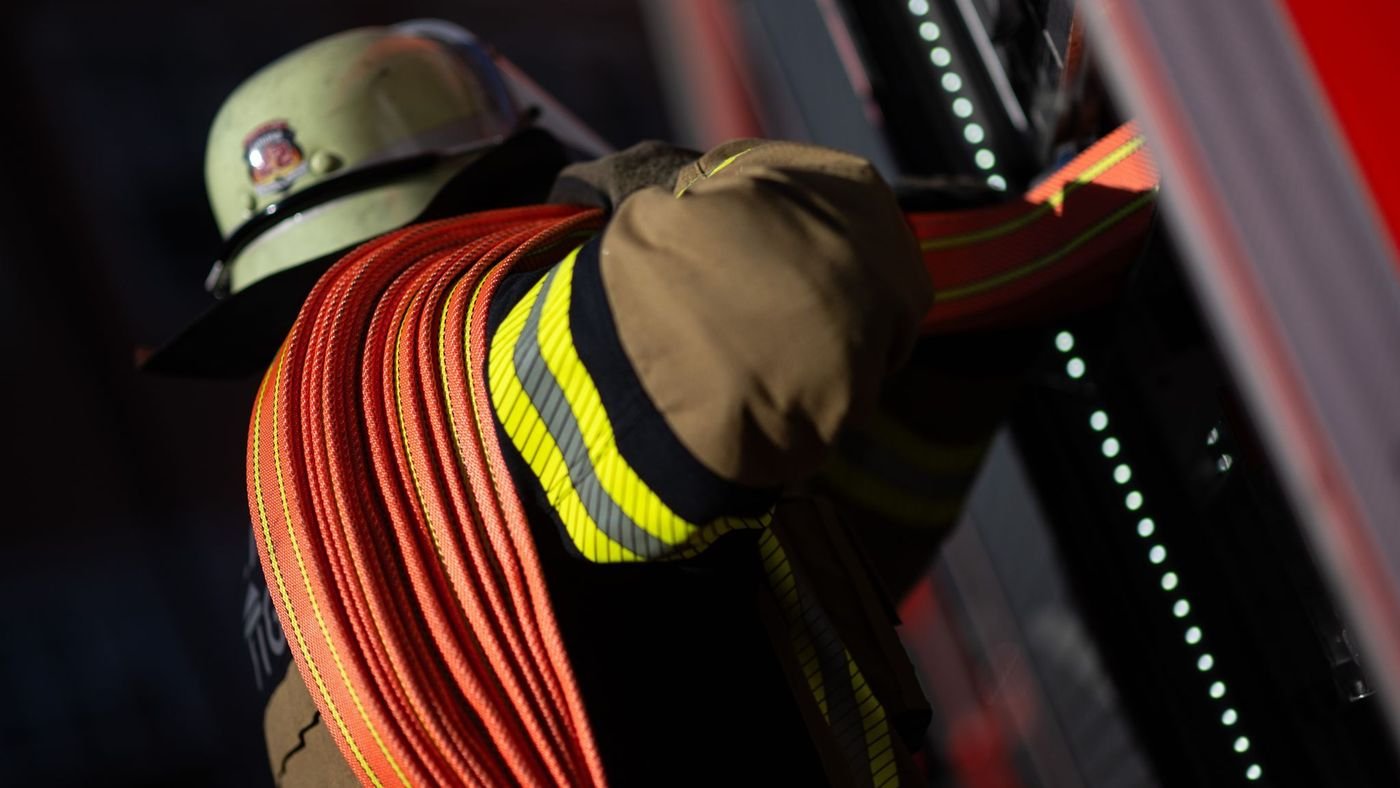 Einsatzfahrzeuge bei Rettungsdienst in Freiburg brennen