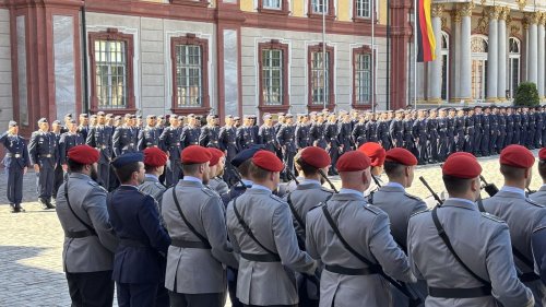 361 Rekruten legen in Bruchsal das feierliche Gelöbnis ab