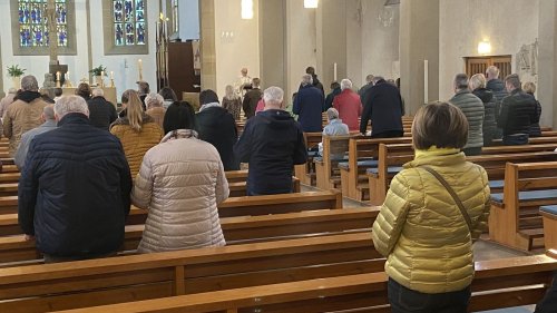 Bruchsal trauert um den Papst: Gottesdienst erinnert an Kirchenoberhaupt