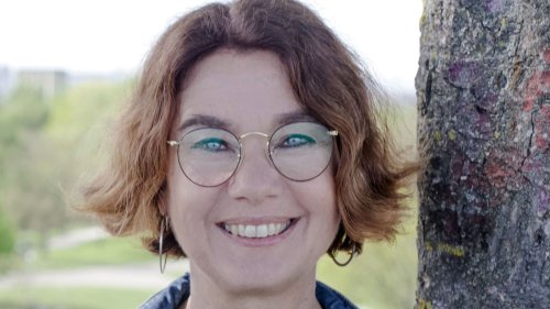 Stefanie Wally liest in Söllingen aus Roman über Lebensweg ihrer Oma