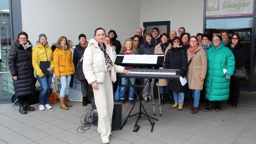 Ötigheim: Chor „Good Vibrations“ wirbt in Supermärkten für Konzert