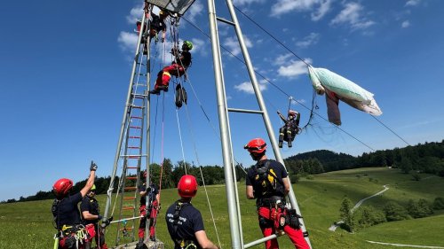Bad Herrenalb: Höhenretter üben Ernstfall bei Kletter- und Flugunfällen