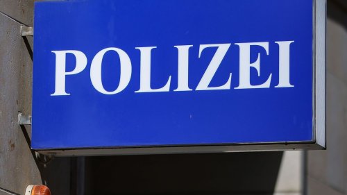 Betrunkener verursacht Verkehrsunfall und versucht Flucht