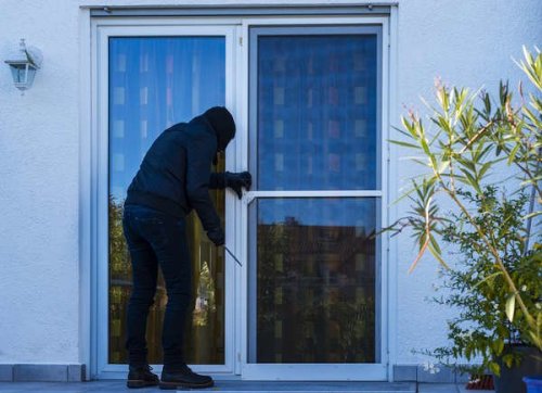 11 Holiday Mistakes That Bring Burglars to Your Door