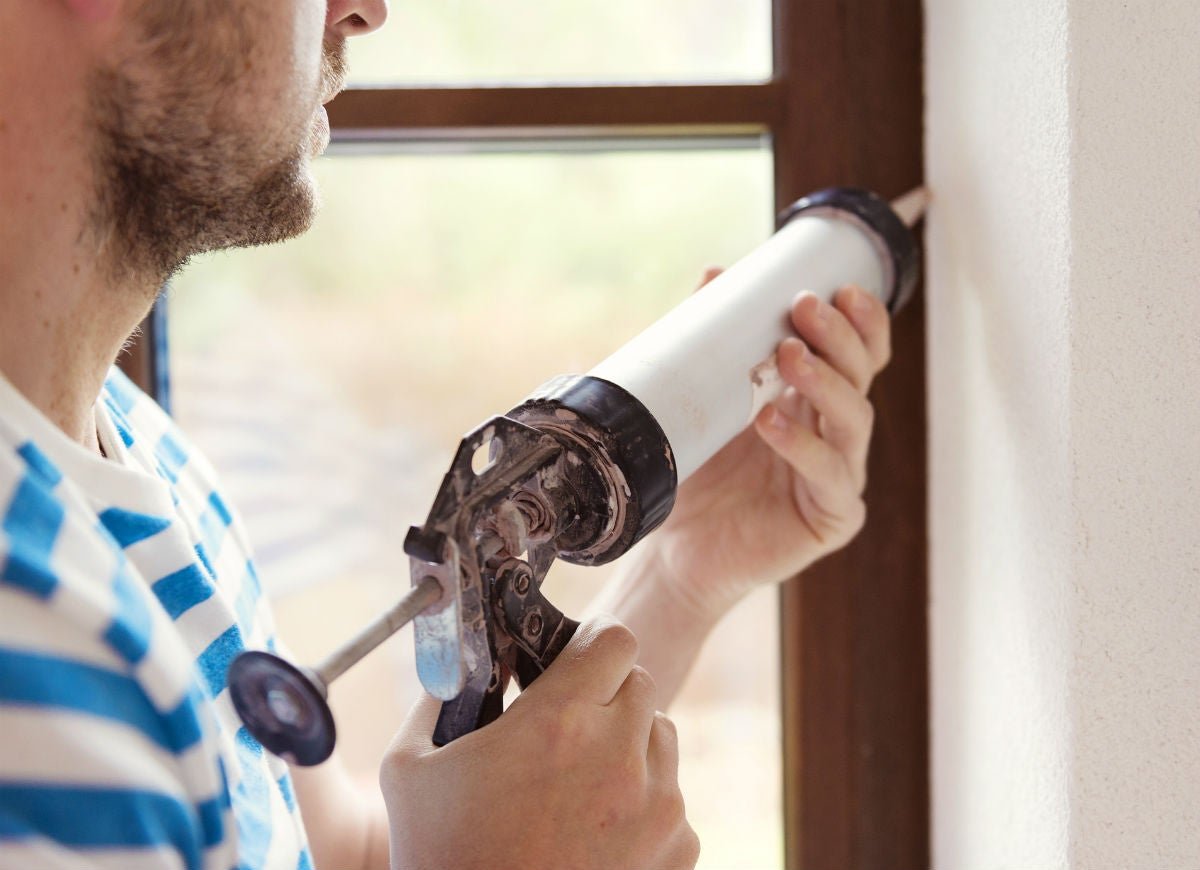 The Dos and Don’ts of Caulking Windows