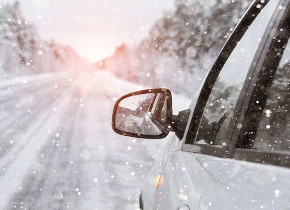 16 Winter Emergency Supplies You Should Always Keep in Your Car