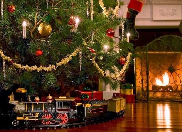30 Vintage Christmas Traditions Worth Bringing Back