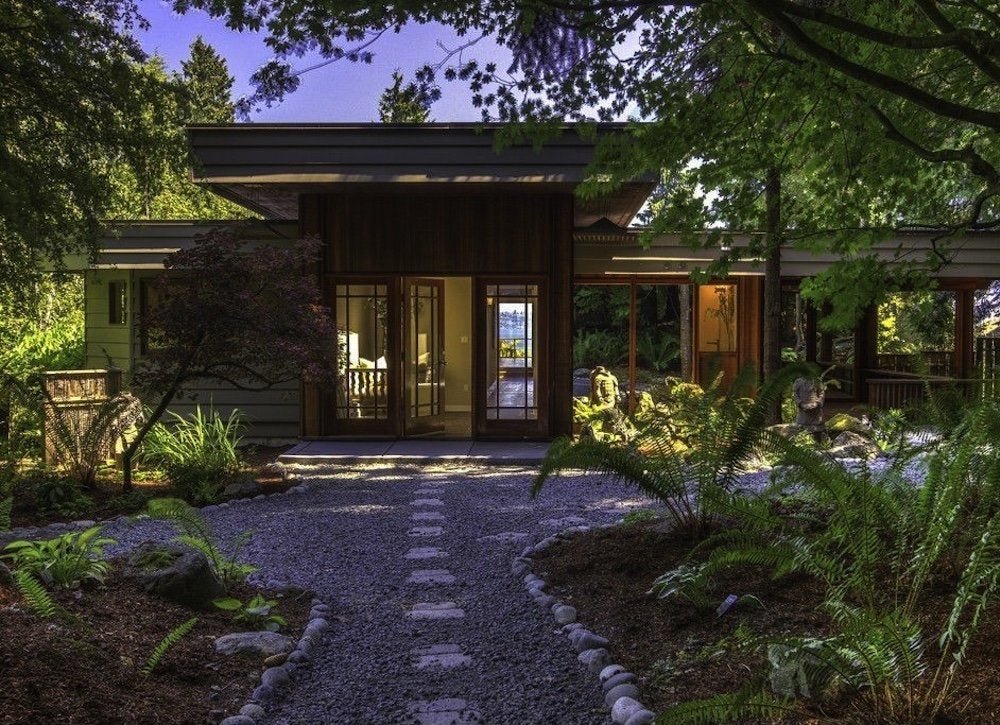7 Thrifty Designs for a DIY Walkway