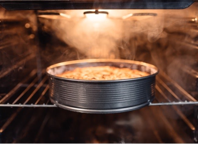 Why it Matters Whether You Use Glass, Metal, or Ceramic Bakeware