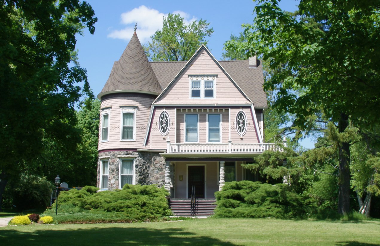 Buying an Old House? Be Prepared to Live With These 12 Quirks