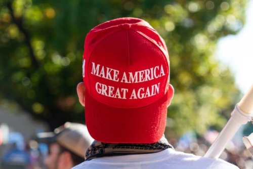 MAGA bully's attempt to provoke LGBTQ bar backfires (video)