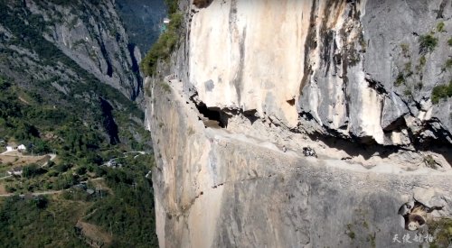 Stranded hiker clings to cliff in terrifying video