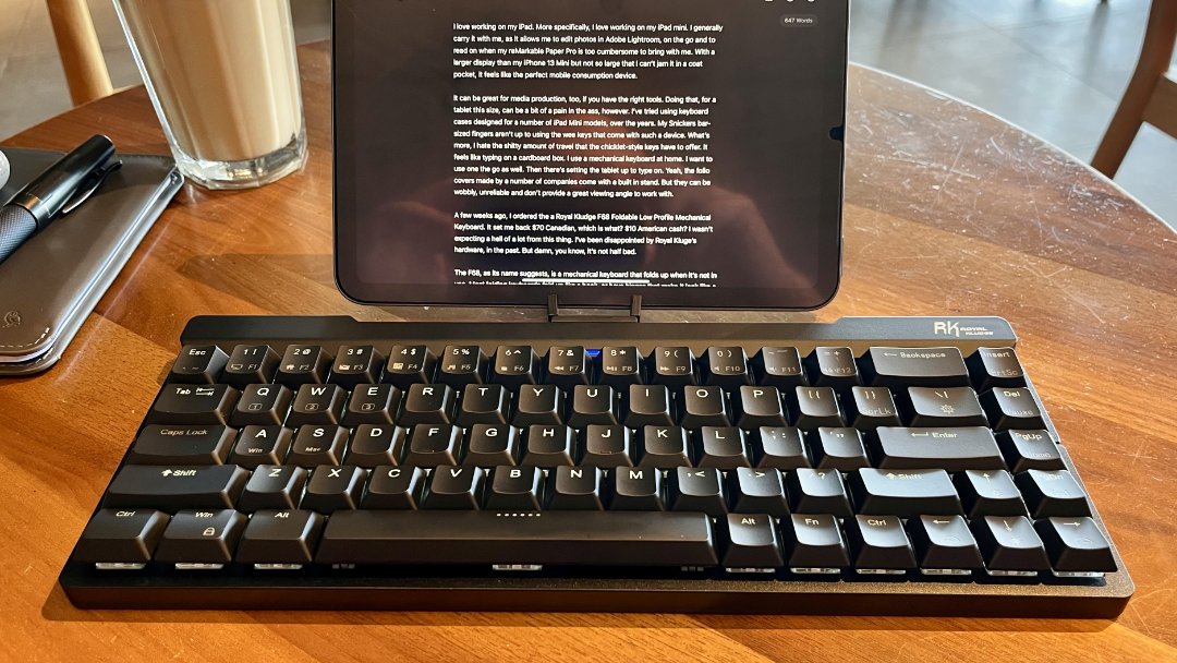 This mechanical keyboard won't fill your backpack