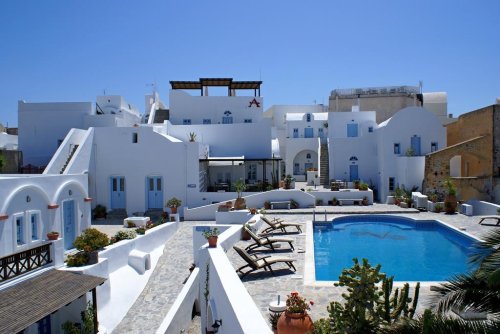 Where To Stay In Santorini: The Best Hotels To Stay