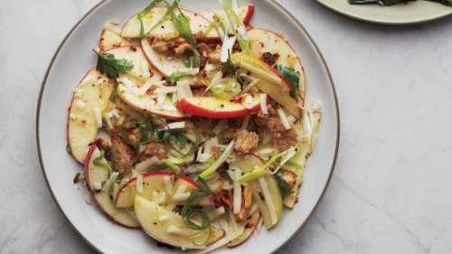 Apple Salad with Walnuts and Lime