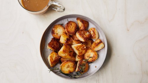These Roast Potatoes Are Impossibly Crispy on the Outside, Creamy on the Inside