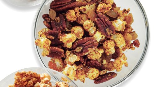 Spiced Popcorn with Pecans and Raisins