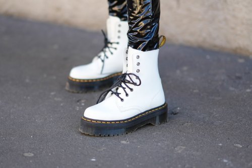 Wozu dient eigentlich die Schlaufe hinten an Schuhen?