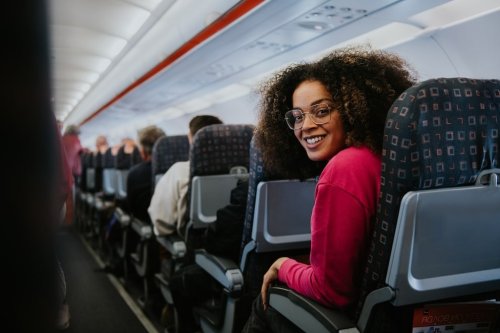 Bestimmte „Standard“-Flugzeugsitze bieten offenbar mehr Beinfreiheit