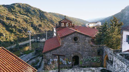 Das spanische Geisterdorf in Salto de Castro steht wieder zum Verkauf