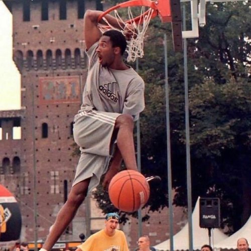 35 Wild And Wholesome Moments From The ‘90s, As Seen On This Dedicated IG Page (New Pics)