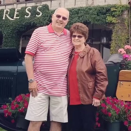 Mislabeled Cookie Tragically Claims Life Of 78YO Mom After Supermarket Visit, Family Sues The Chain