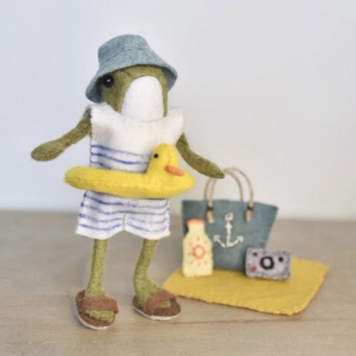 My Handmade Felt Frog Doll And His Extensive Wardrobe Of Wholesome Outfits (37 Pics)