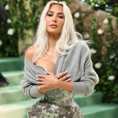 32 Disturbing And Unglamorous Behind-The-Scenes Red Carpet Facts Revealed By Celebs And Stylists