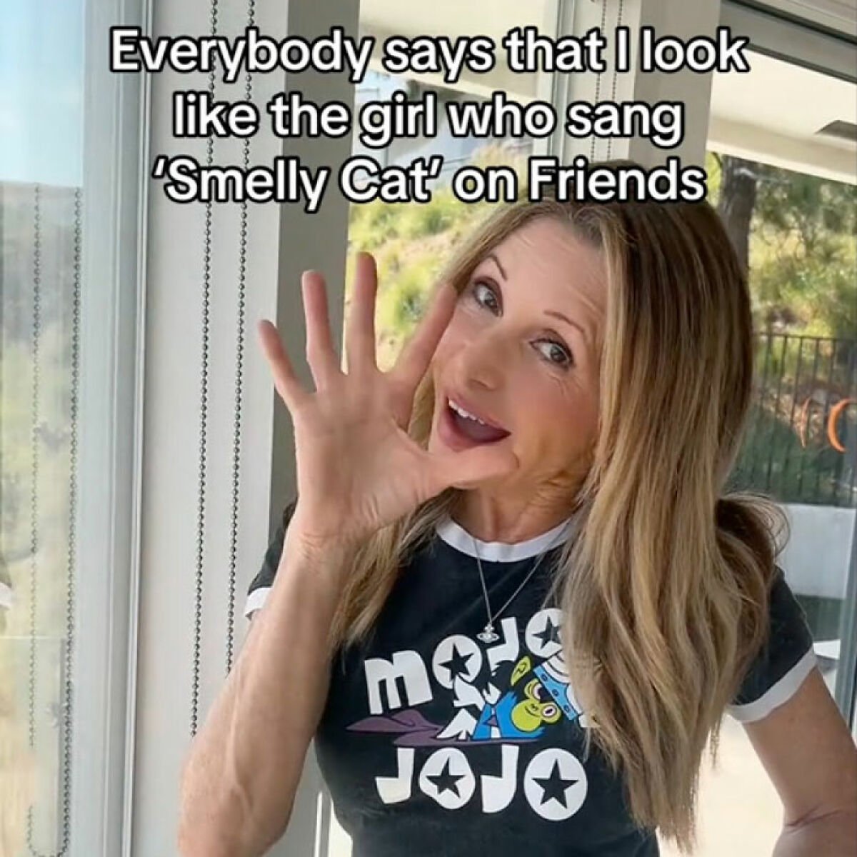 63YO ‘Friends’ Star Who Sang Smelly Cat Stuns Fans With Youthful Glow Decades Later