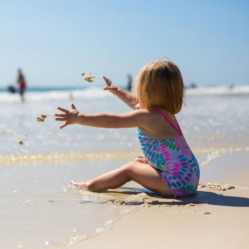 Sis Mooches Off Bro For Months, Calls Him Unfair When He Refuses To Take Her Kids On A Beach Vacay