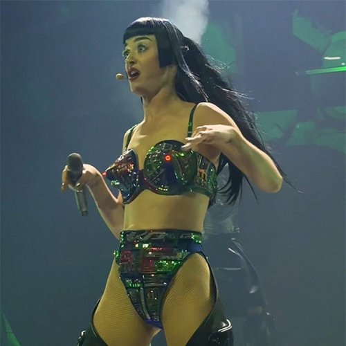 “Should’ve Gone To Rehearsal Instead Of Space”: Katy Perry Mocked For “Mom Moves” On Tour Debut