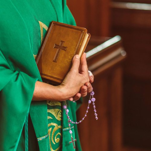 28 Formerly Devoted Churchgoers Share What The Straw That Broke The Camel’s Back Was For Them