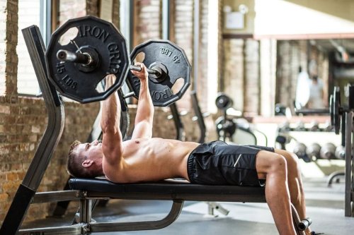 How To Bench Press [A 101 Guide For The Average Bloke]