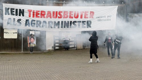 Söder fordert "Sonderermittlung" nach Protest auf Felßners Hof