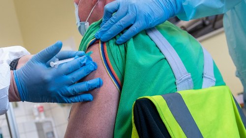 Impfen in Betrieben: Wirtschaft fordert mehr Tempo