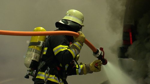 Brandanschlag auf Sportwagen in Fürth: Polizei sucht Zeugen