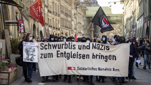 Schweizer protestieren gegen Corona-Politik - Gegendemo in Bern