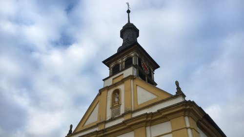 Katholiken bitten im Radio um Kirchenbänke – und werden erhört