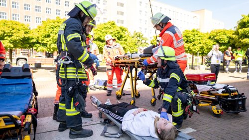 Großübung: Einsatzkräfte simulieren Flugzeugabsturz