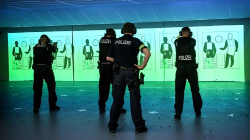 Bereitschaftspolizei Königsbrunn entlässt mehrere Polizeischüler