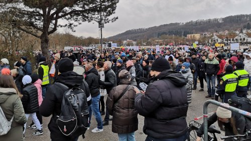 Regensburg: 2.300 Menschen demonstrieren gegen Impfpflicht