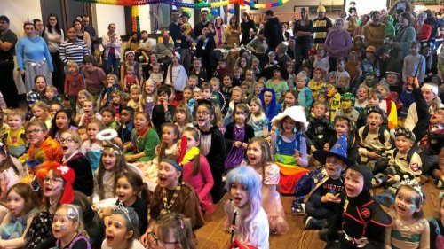 „Bortfeld helau“ – 250 Kinder und Erwachsene feiern Fasching