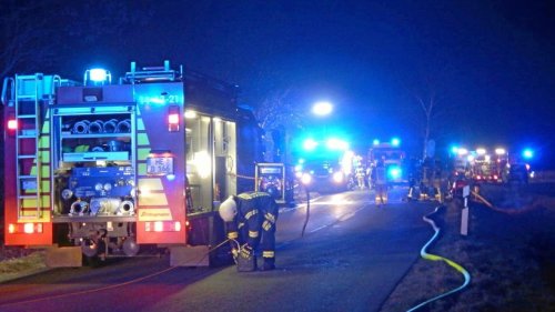 Feuerwehr-Großeinsatz in Bahrdorf – Scheune steht in Vollbrand